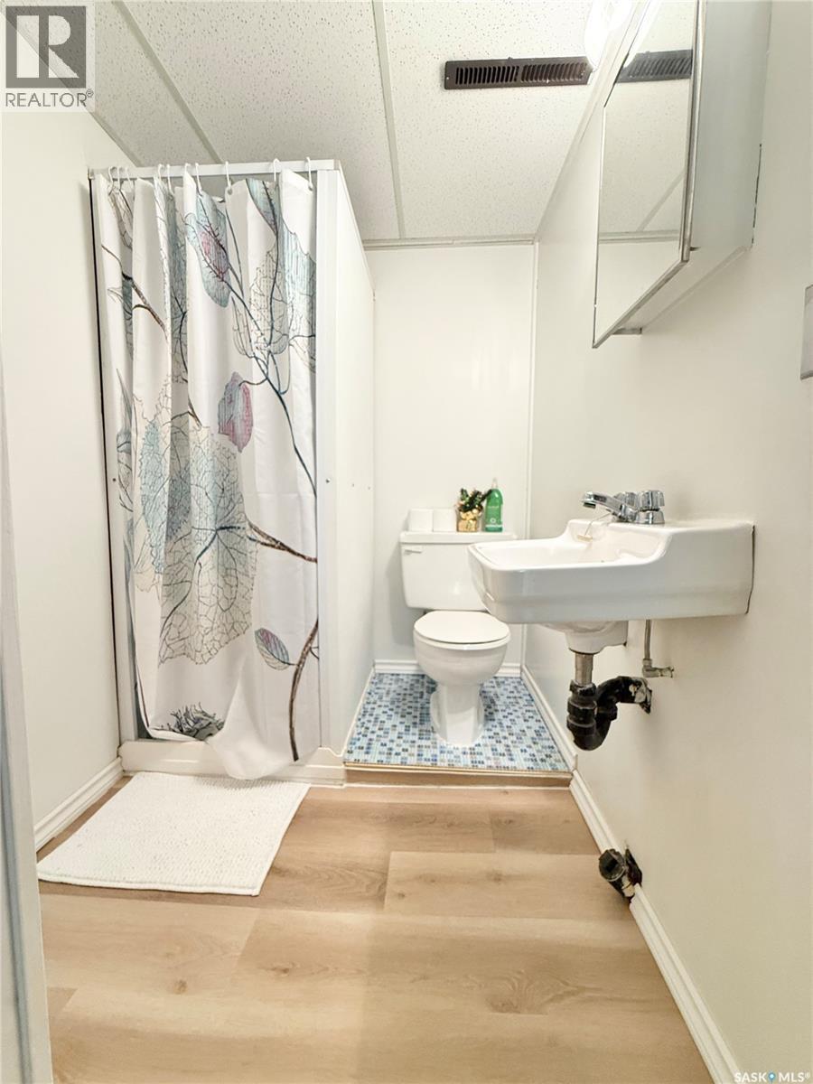 715 Brimacombe Drive, Weyburn, SK - Indoor Photo Showing Bathroom