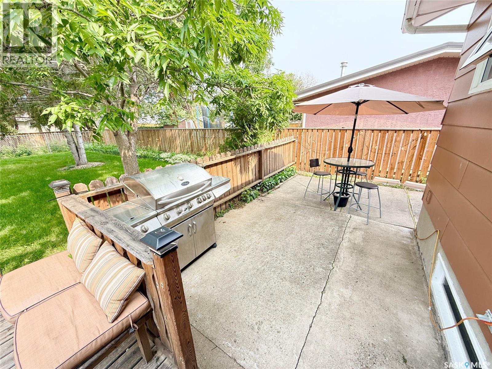 715 Brimacombe Drive, Weyburn, SK - Outdoor