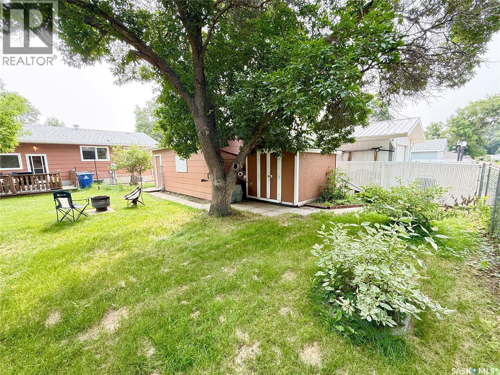715 Brimacombe Drive, Weyburn, SK - Outdoor