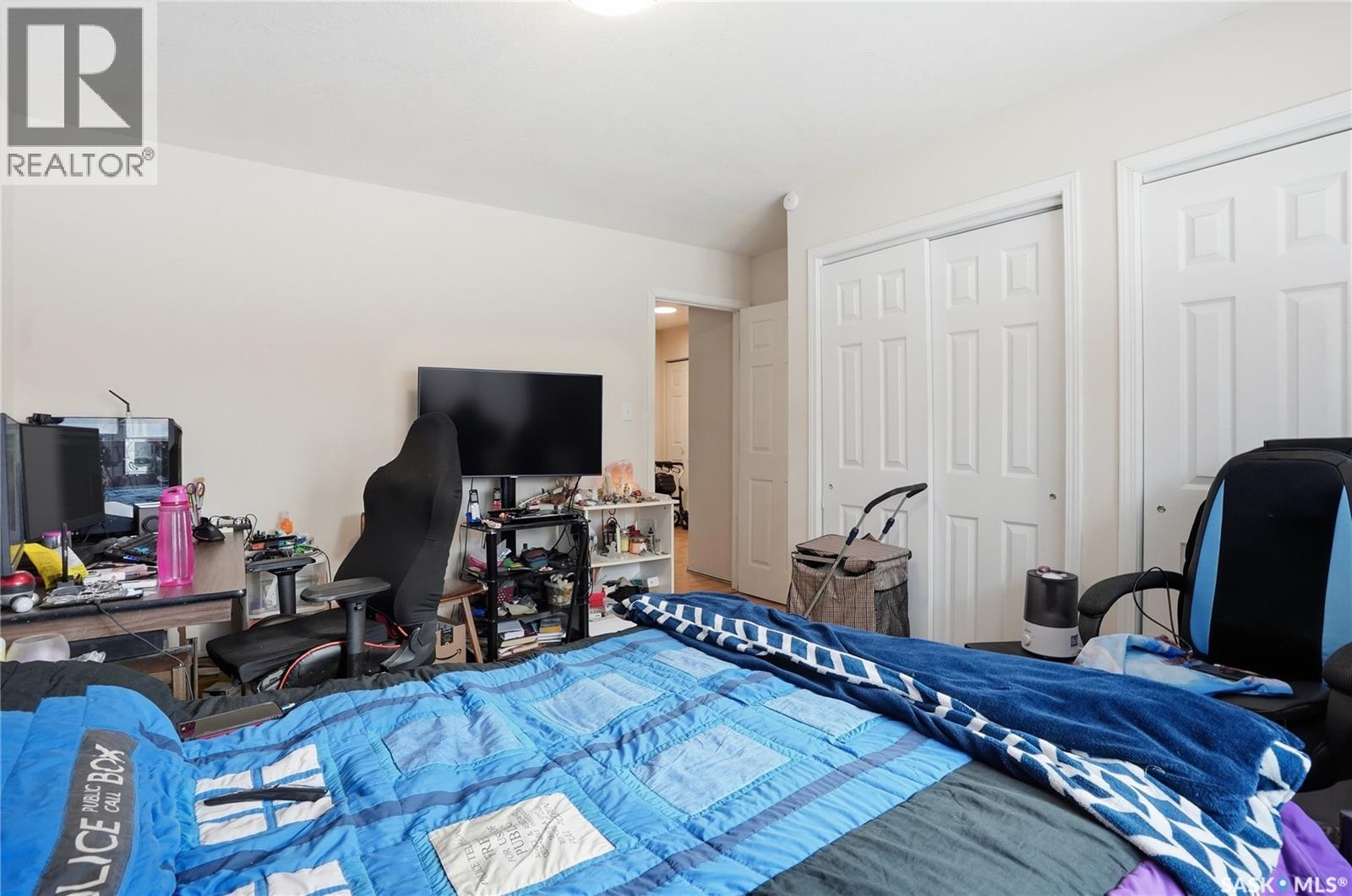 222 V Avenue S, Saskatoon, SK - Indoor Photo Showing Bedroom