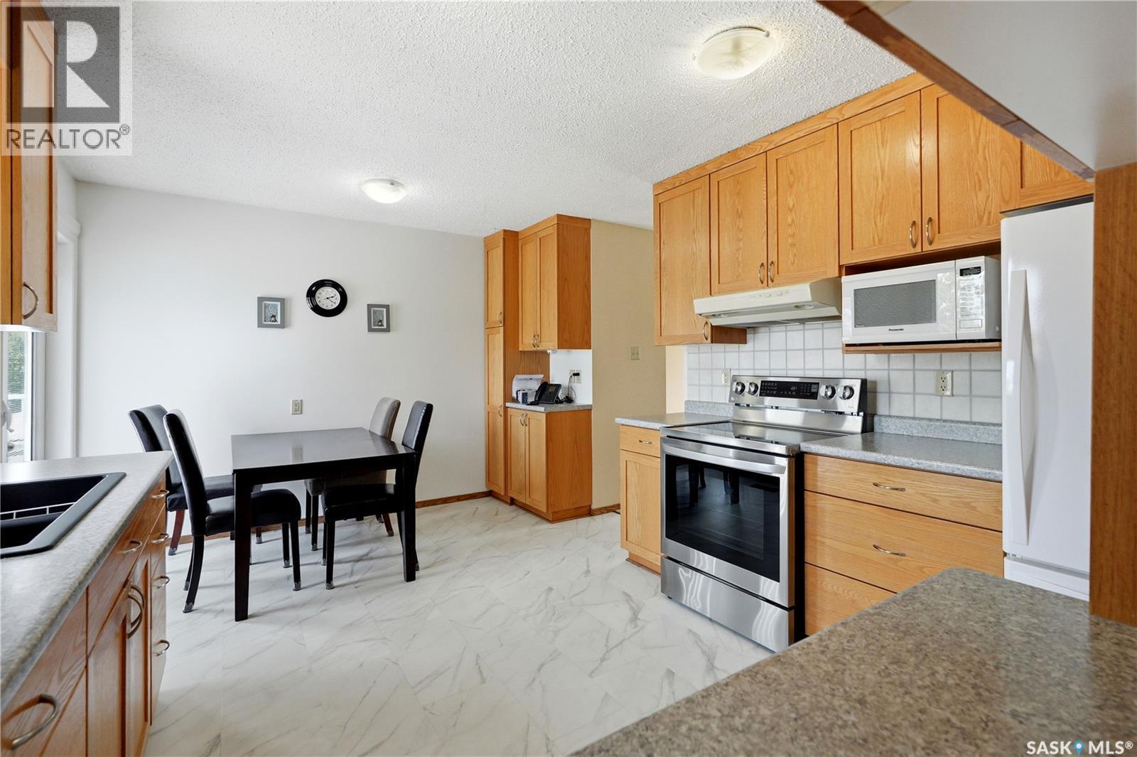 515 Frobisher Crescent, Saskatoon, SK - Indoor Photo Showing Kitchen