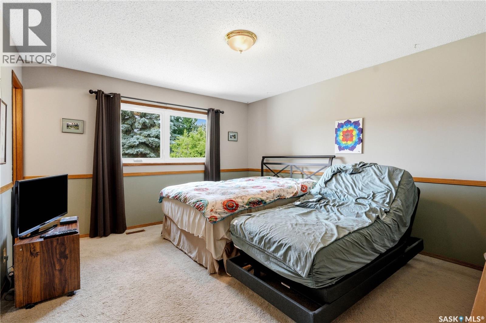 515 Frobisher Crescent, Saskatoon, SK - Indoor Photo Showing Bedroom