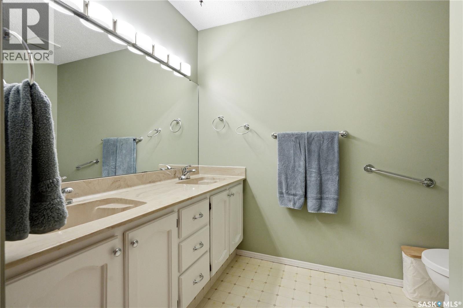 515 Frobisher Crescent, Saskatoon, SK - Indoor Photo Showing Bathroom