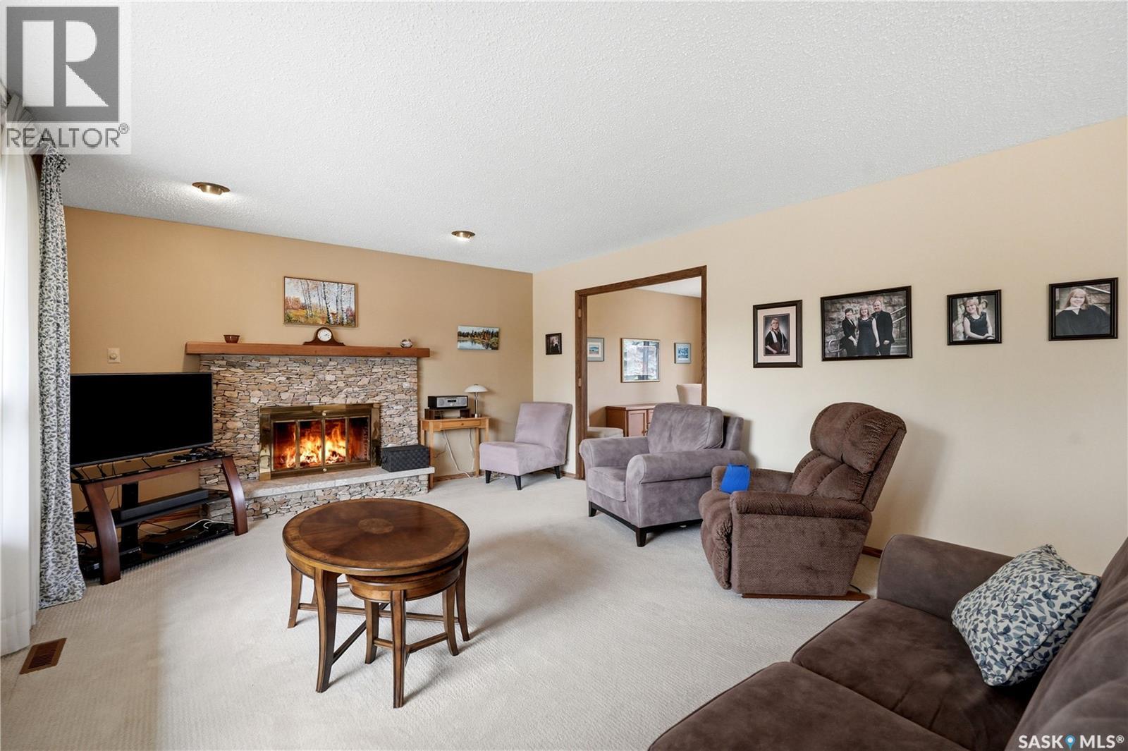 515 Frobisher Crescent, Saskatoon, SK - Indoor Photo Showing Living Room With Fireplace