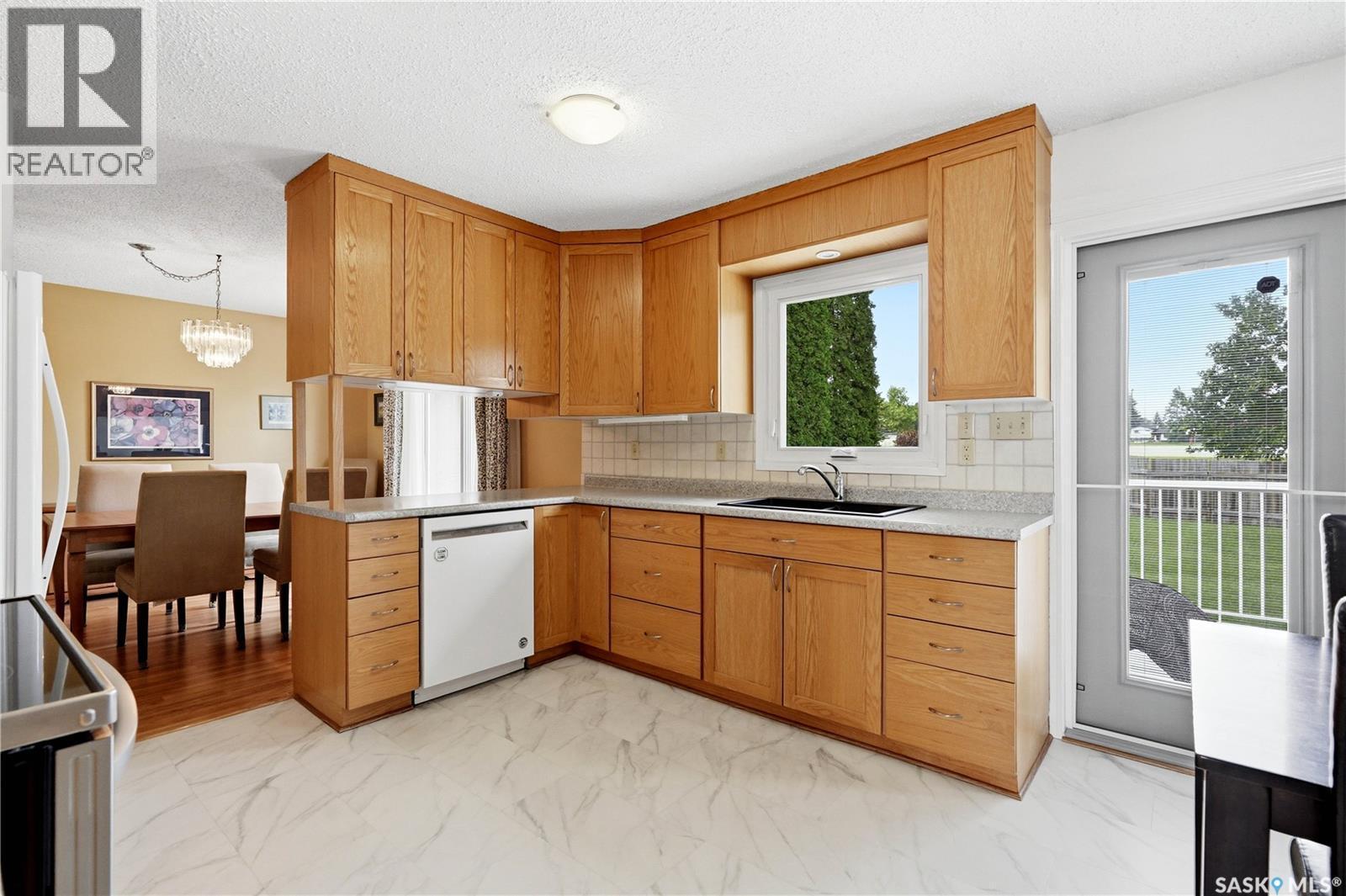 515 Frobisher Crescent, Saskatoon, SK - Indoor Photo Showing Kitchen