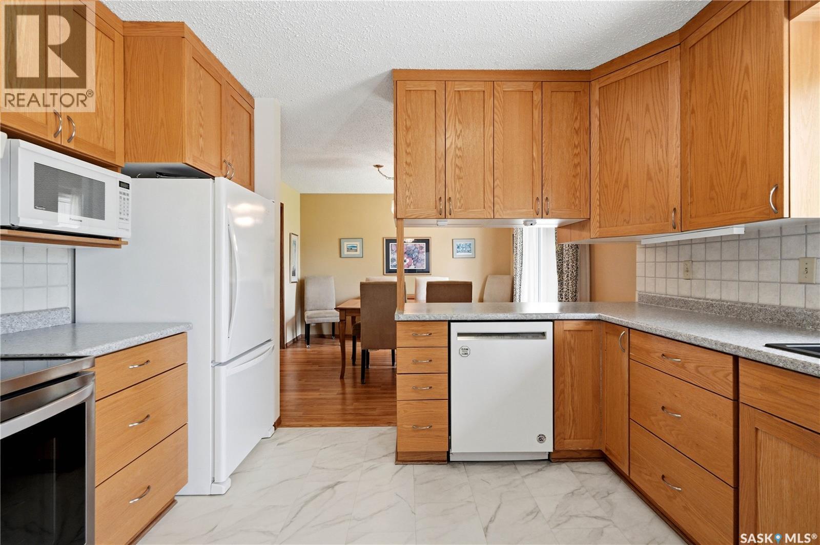 515 Frobisher Crescent, Saskatoon, SK - Indoor Photo Showing Kitchen