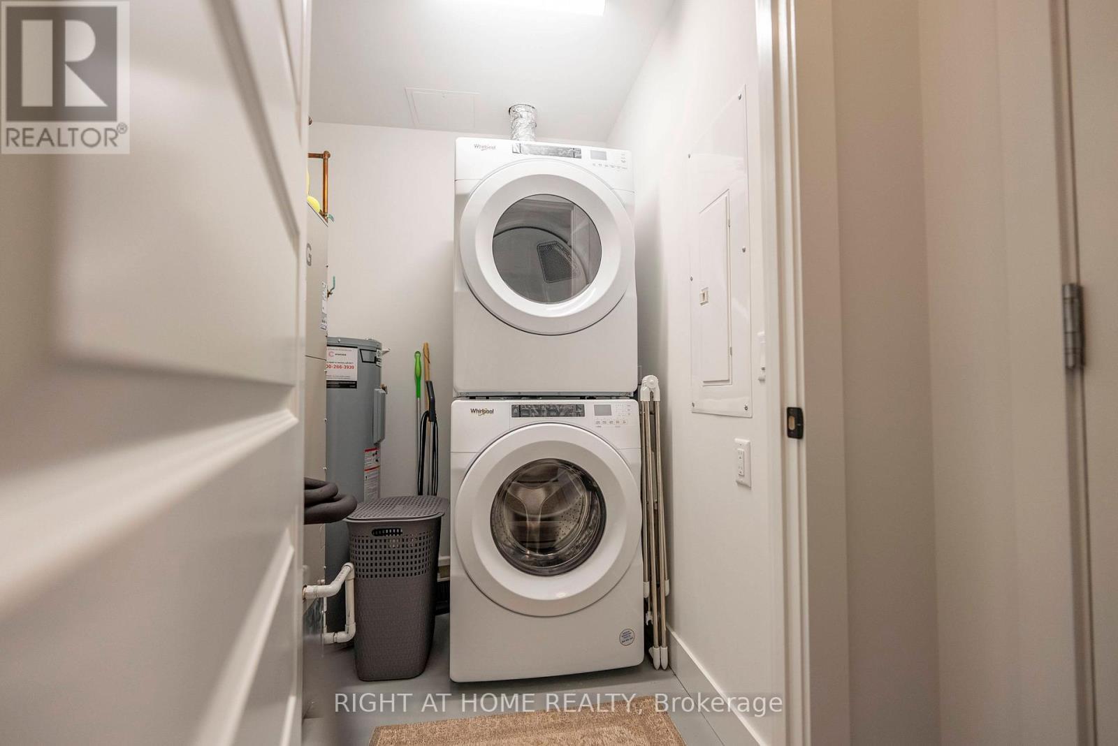 302 - 1000 Lackner Place E, Kitchener, ON - Indoor Photo Showing Laundry Room