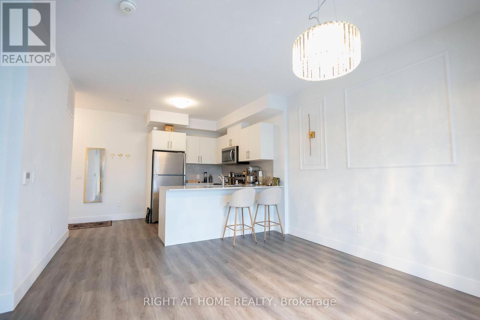 302 - 1000 Lackner Place E, Kitchener, ON - Indoor Photo Showing Kitchen
