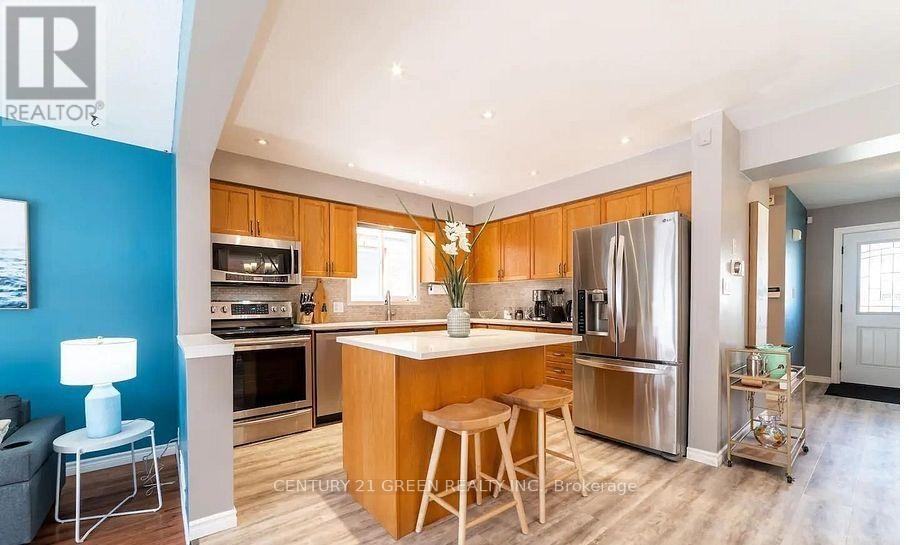 7 Swartz Street, Kitchener, ON - Indoor Photo Showing Kitchen