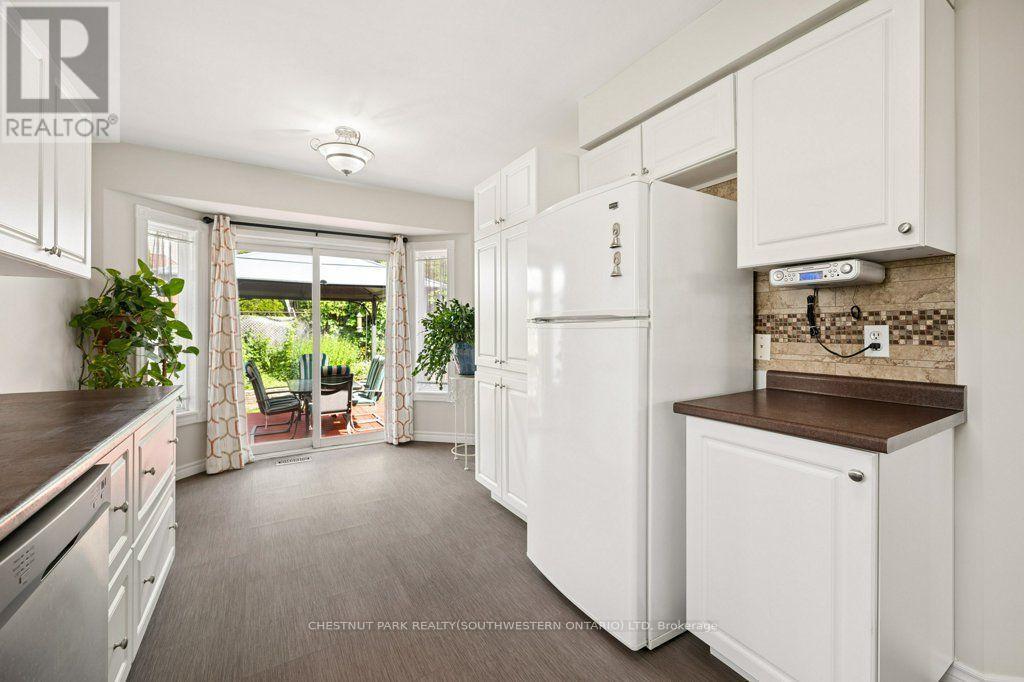 158 Bankside Drive, Kitchener, ON - Indoor Photo Showing Kitchen