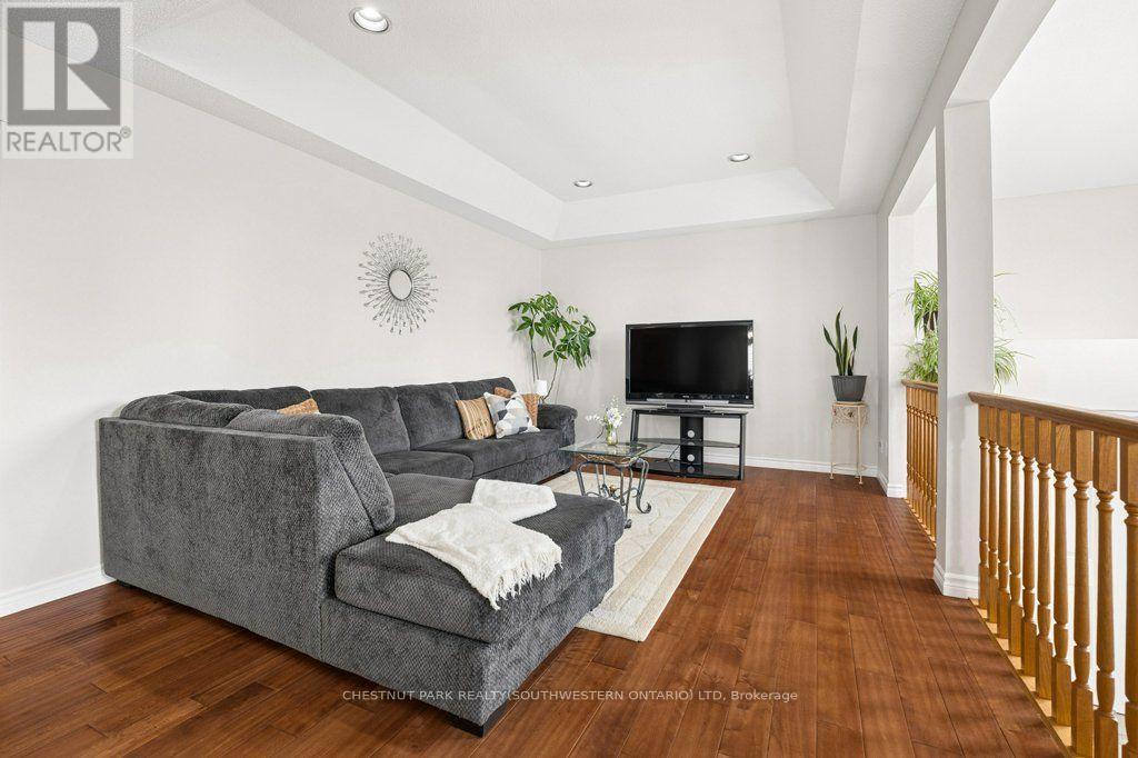 158 Bankside Drive, Kitchener, ON - Indoor Photo Showing Living Room