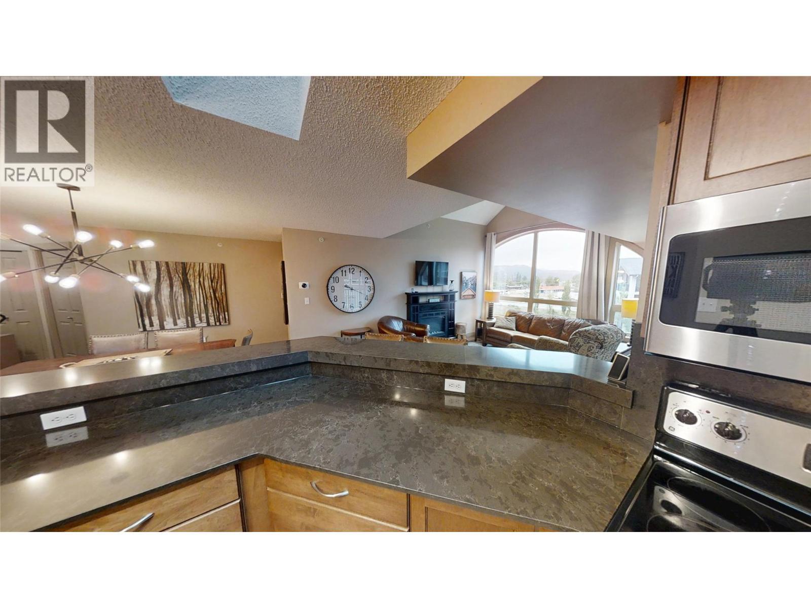 205 Third Avenue Unit# 1403, Invermere, BC - Indoor Photo Showing Kitchen
