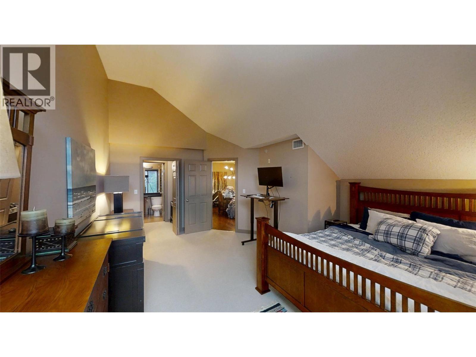 205 Third Avenue Unit# 1403, Invermere, BC - Indoor Photo Showing Bedroom