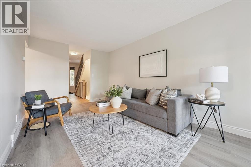 89 Woolwich Street Unit# 10, Waterloo, ON - Indoor Photo Showing Living Room