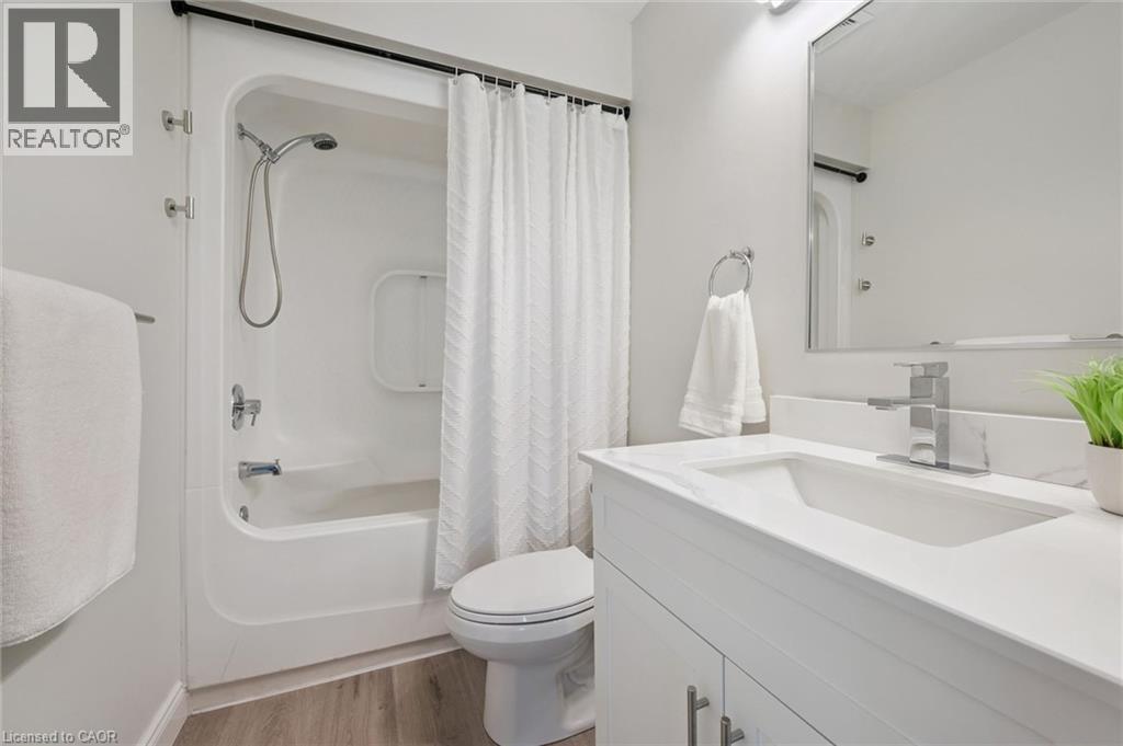 89 Woolwich Street Unit# 10, Waterloo, ON - Indoor Photo Showing Bathroom