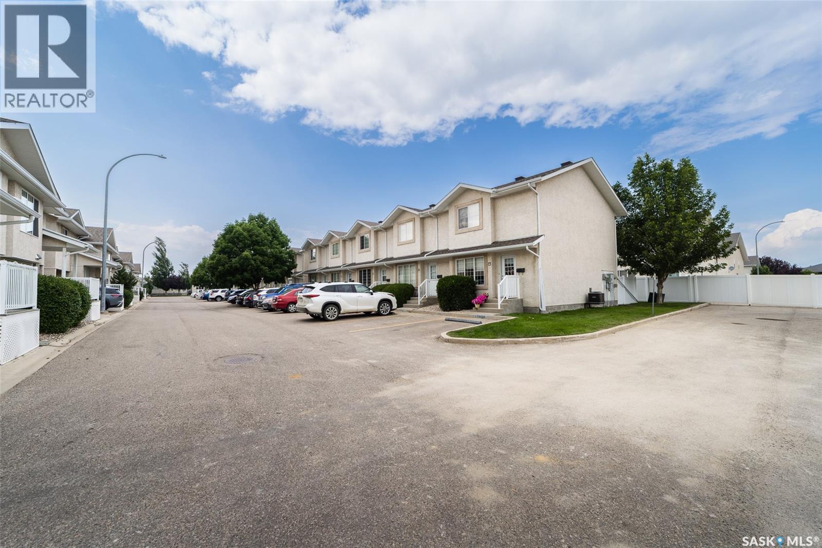 46 2801 Windsor Park Road, Regina, SK - Outdoor