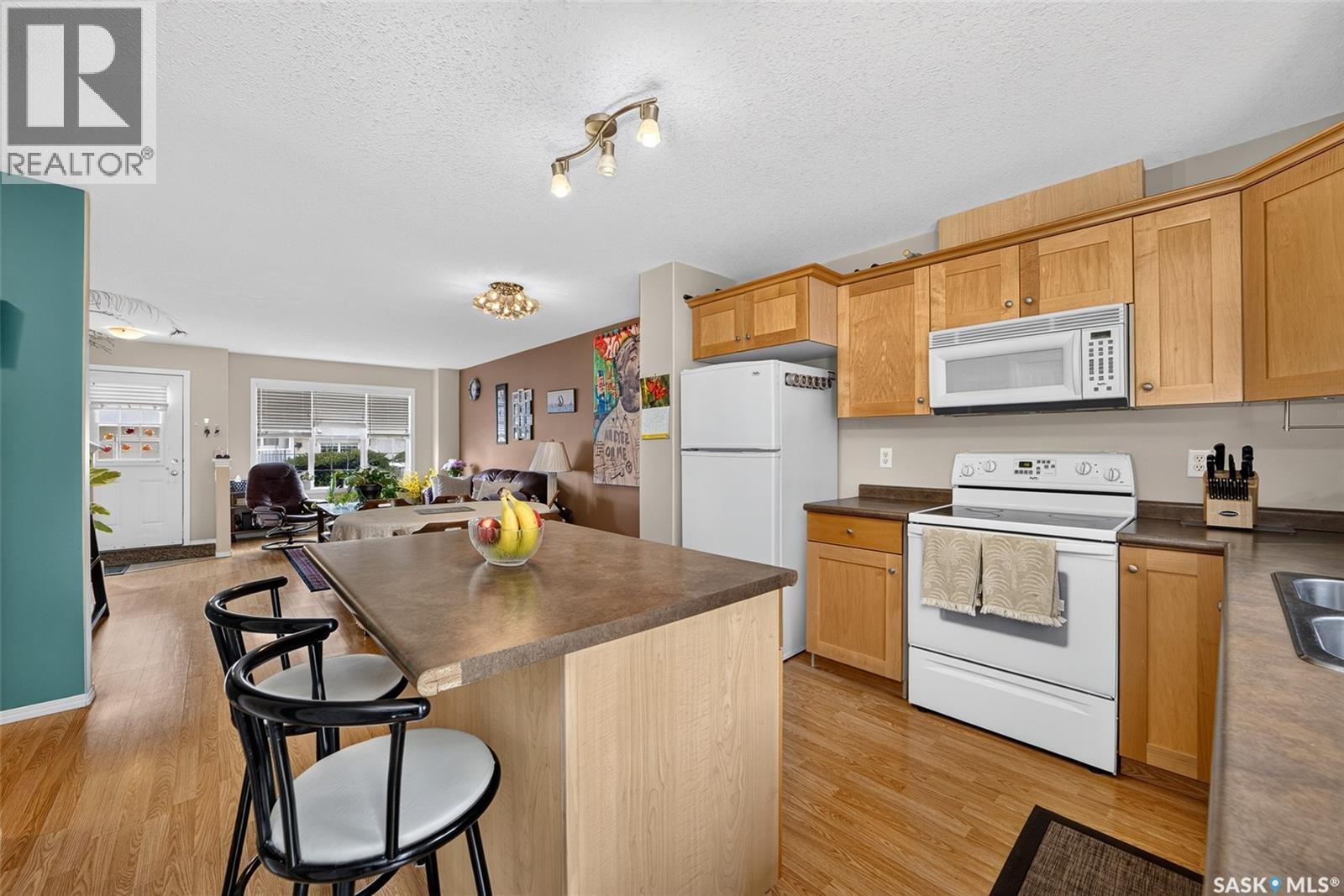46 2801 Windsor Park Road, Regina, SK - Indoor Photo Showing Kitchen With Double Sink