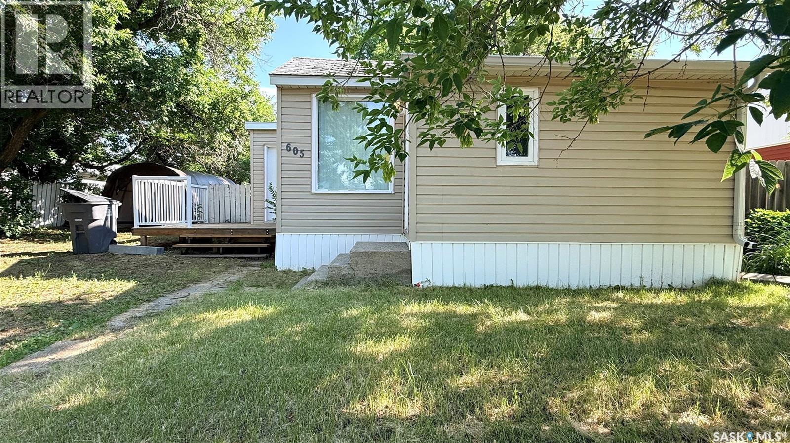 605 2Nd Street, Estevan, SK - Outdoor