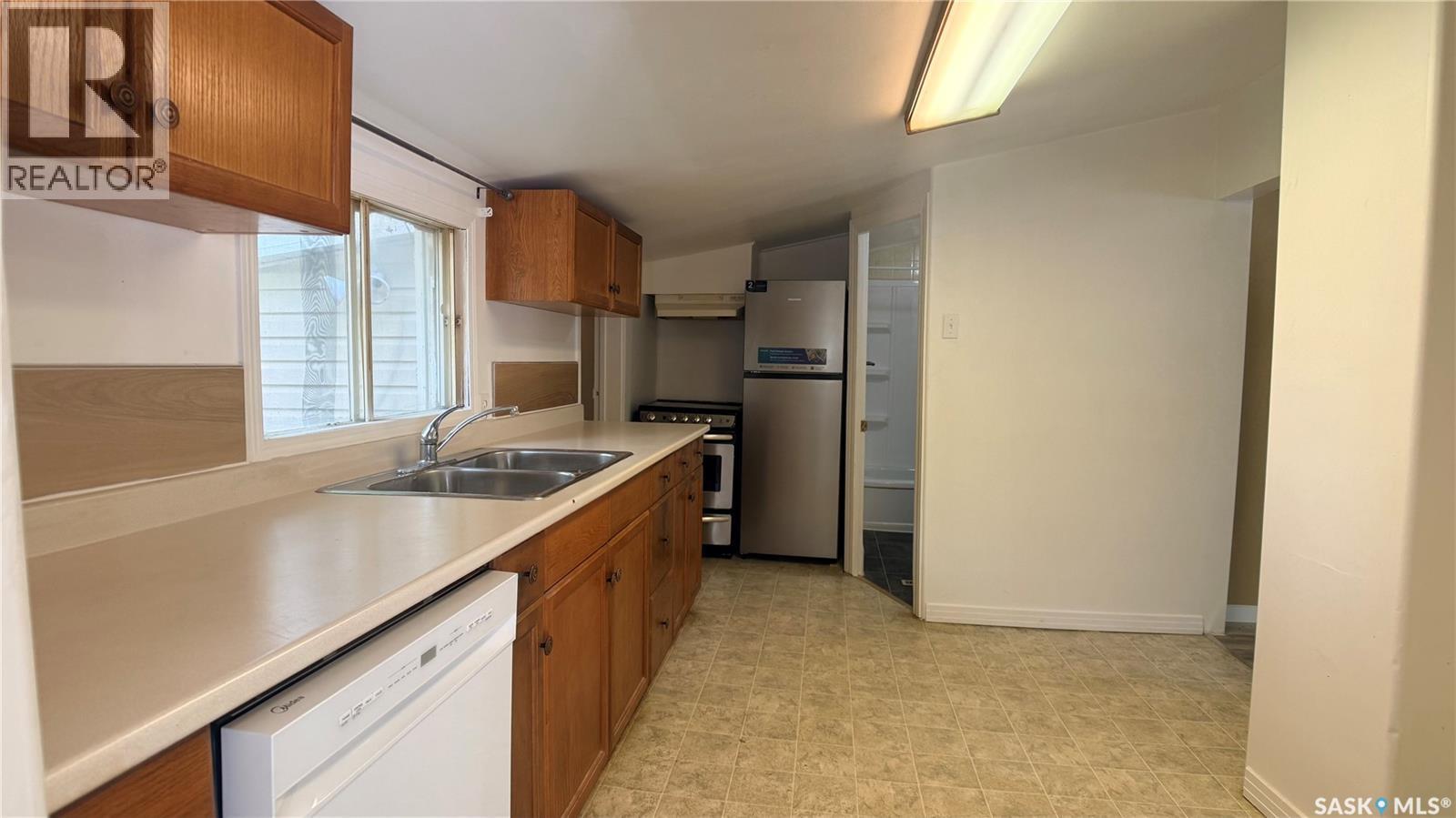 605 2Nd Street, Estevan, SK - Indoor Photo Showing Kitchen With Double Sink