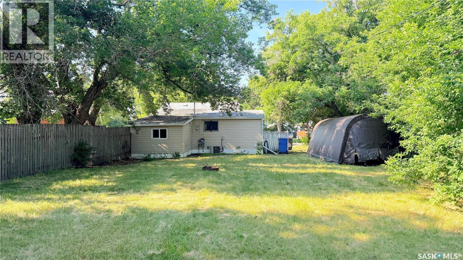 605 2Nd Street, Estevan, SK - Outdoor
