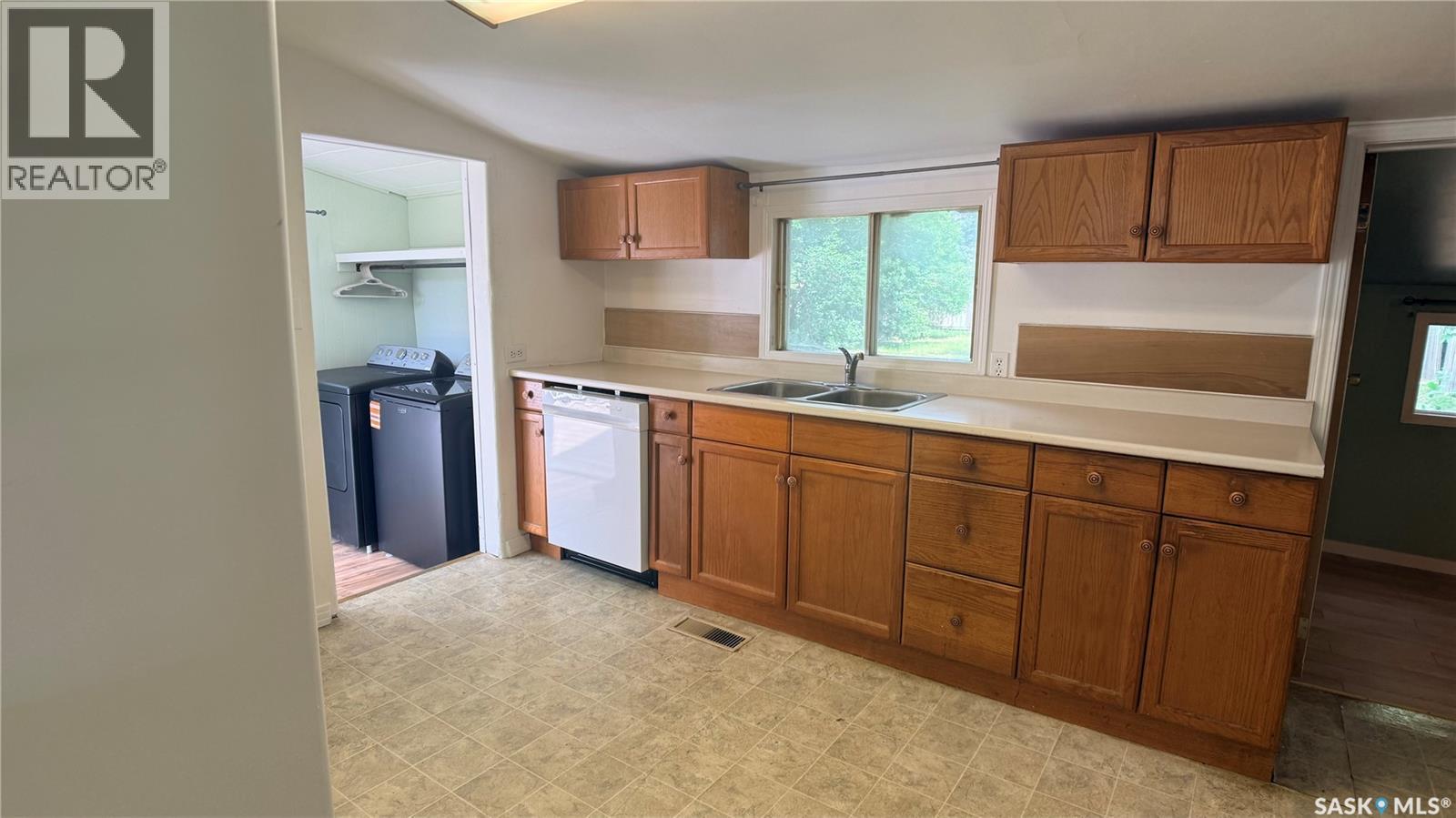 605 2Nd Street, Estevan, SK - Indoor Photo Showing Kitchen With Double Sink