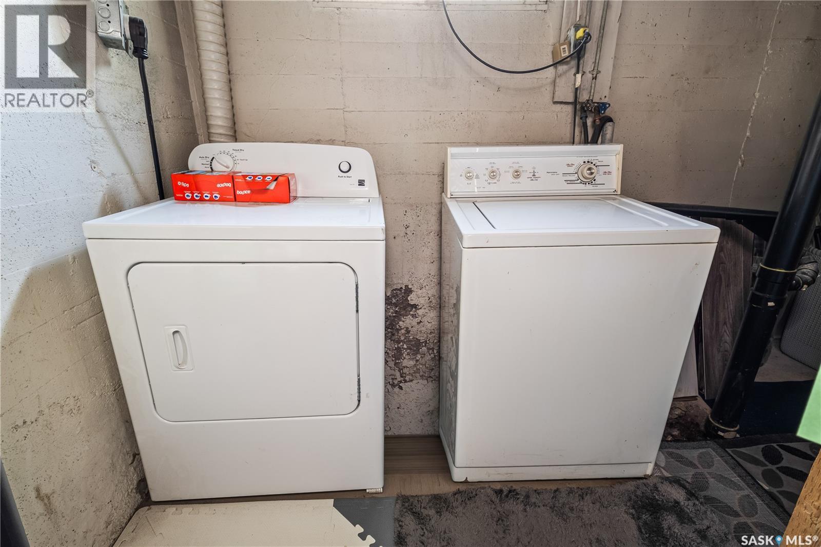 931 4Th Street E, Prince Albert, SK - Indoor Photo Showing Laundry Room