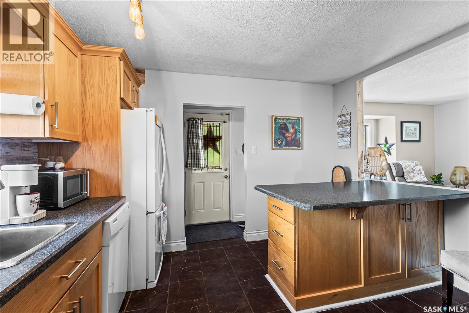 931 4Th Street E, Prince Albert, SK - Indoor Photo Showing Kitchen