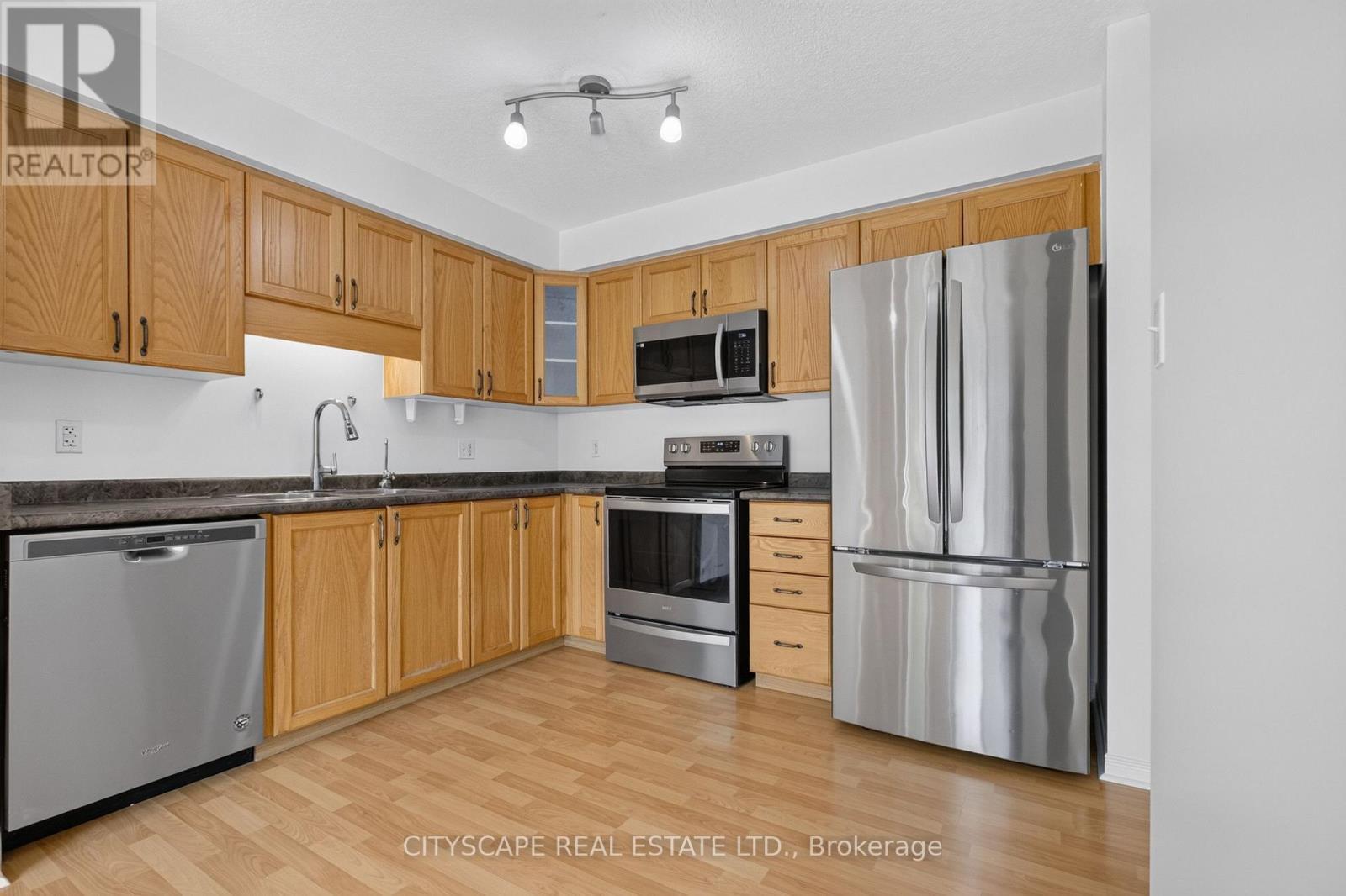 244 Sophia Crescent, Kitchener, ON - Indoor Photo Showing Kitchen