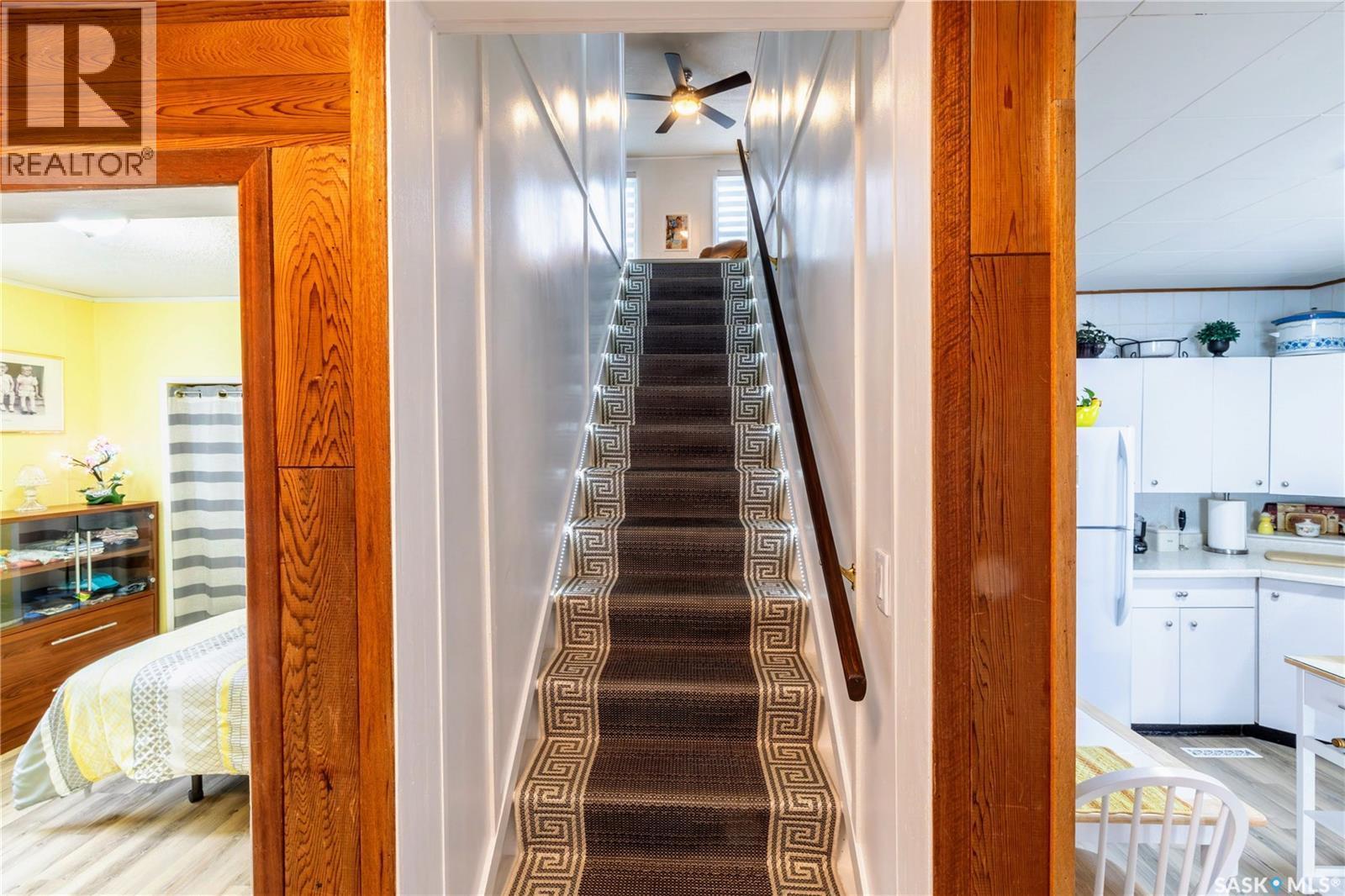 405 Saskatchewan Street, Central Butte, SK - Indoor