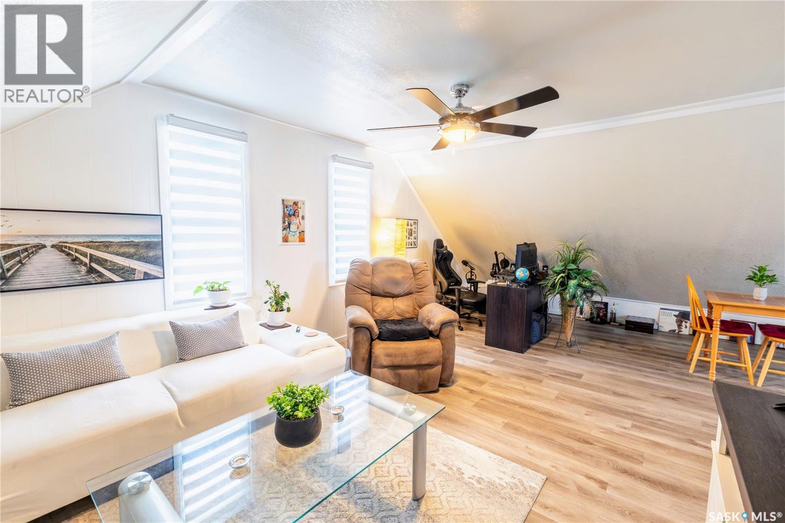 405 Saskatchewan Street, Central Butte, SK - Indoor Photo Showing Living Room