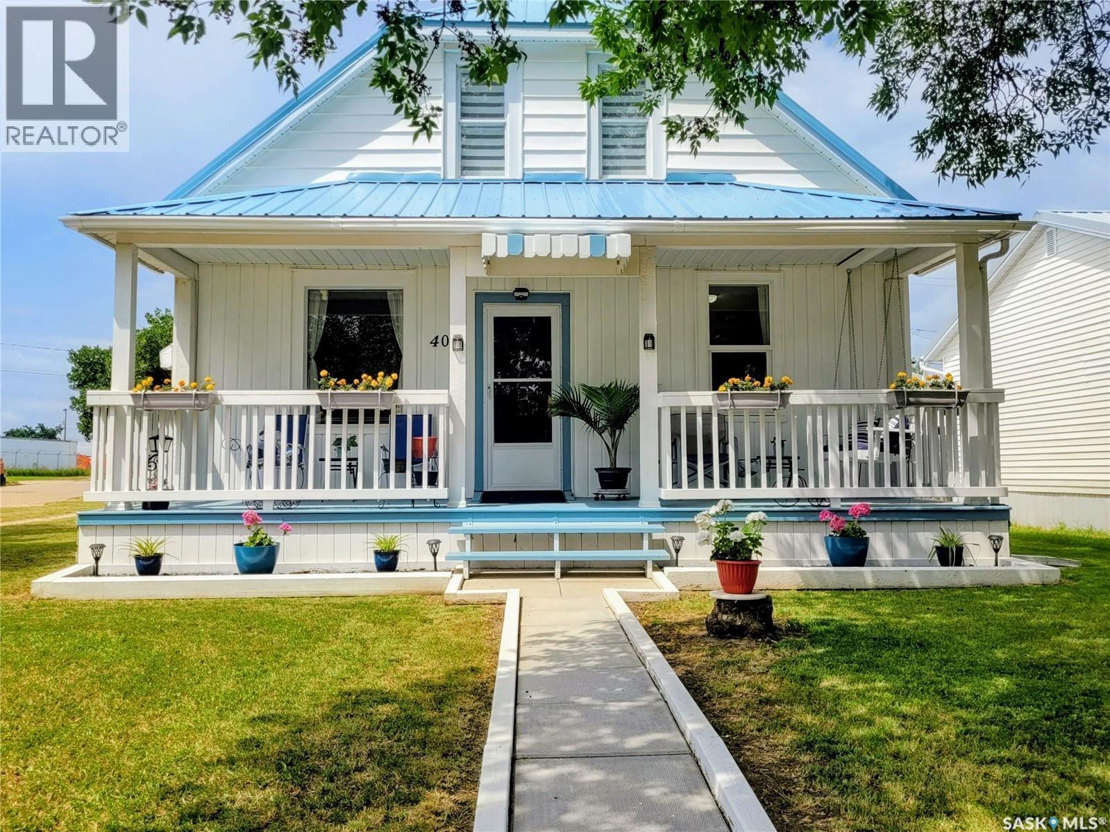 405 Saskatchewan Street, Central Butte, SK - Outdoor