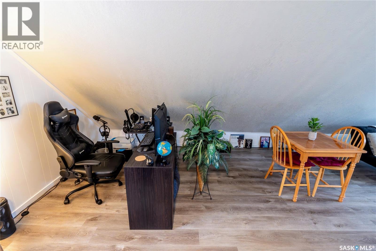 405 Saskatchewan Street, Central Butte, SK - Indoor