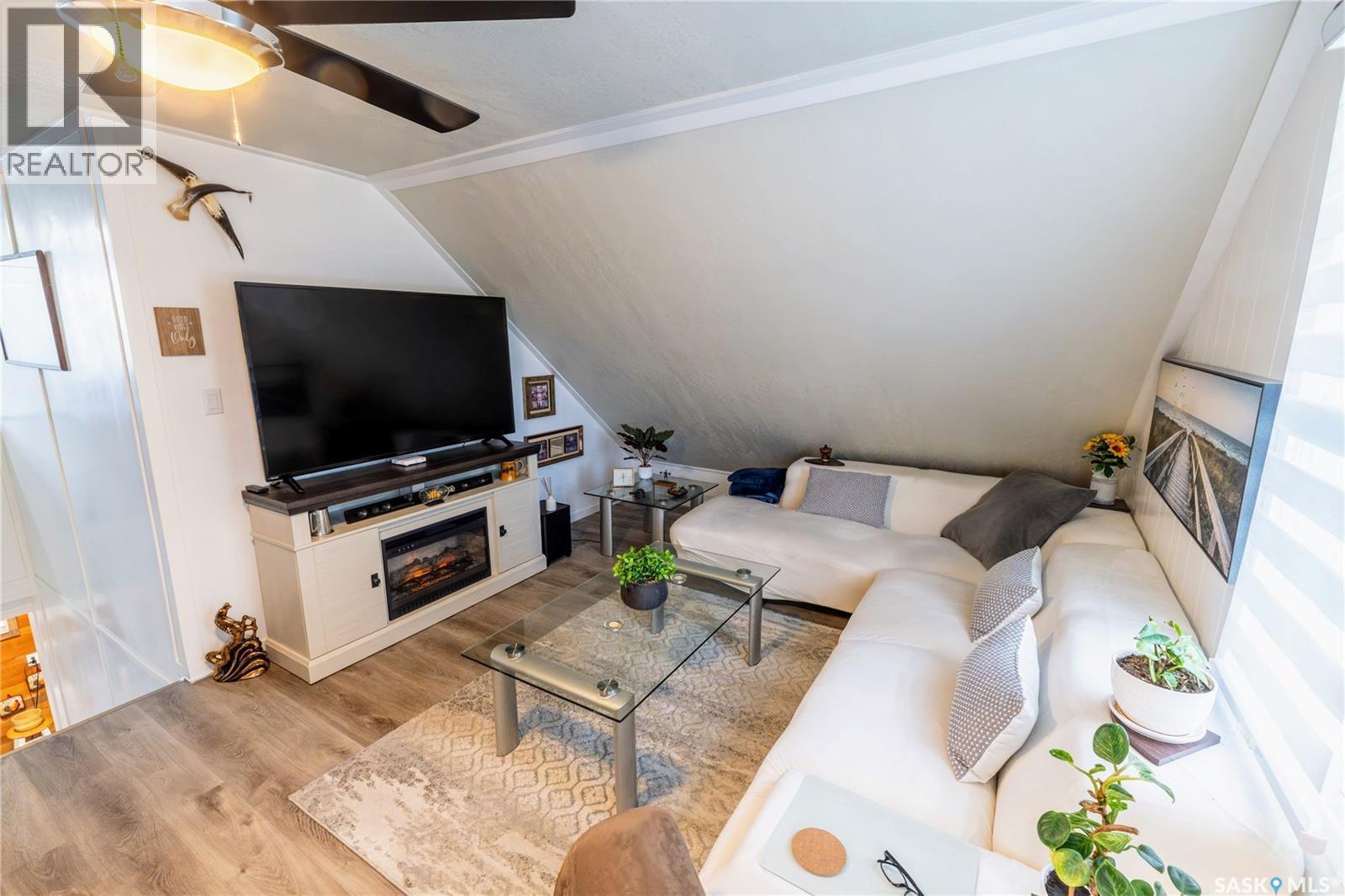 405 Saskatchewan Street, Central Butte, SK - Indoor Photo Showing Living Room