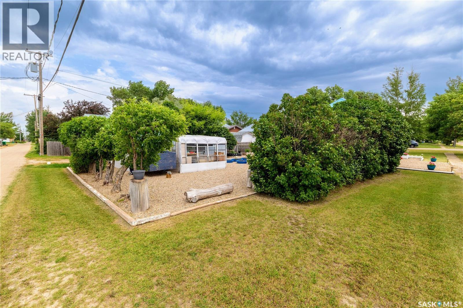 405 Saskatchewan Street, Central Butte, SK - Outdoor