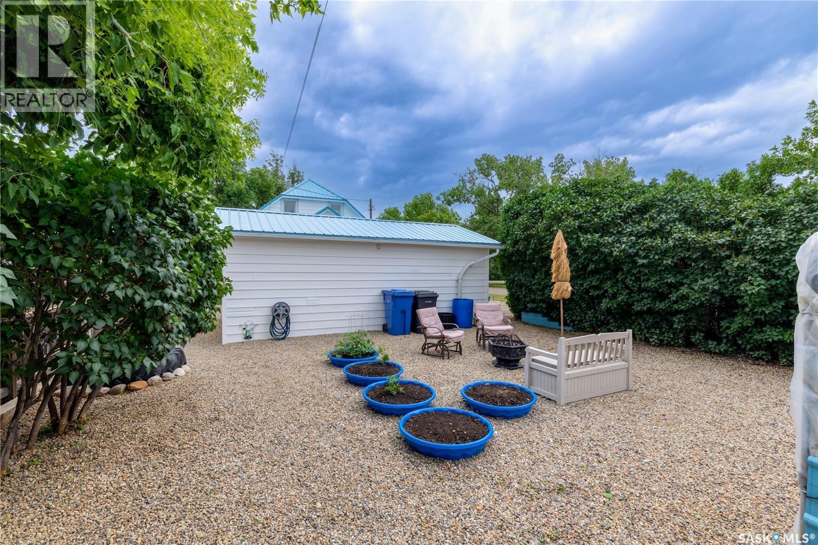 405 Saskatchewan Street, Central Butte, SK - Outdoor