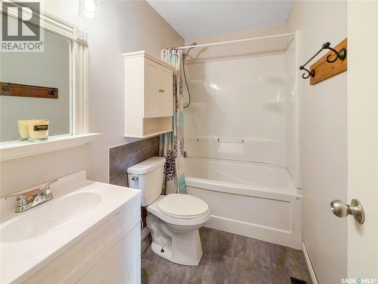 1982 13Th Street W, Prince Albert, SK - Indoor Photo Showing Bathroom