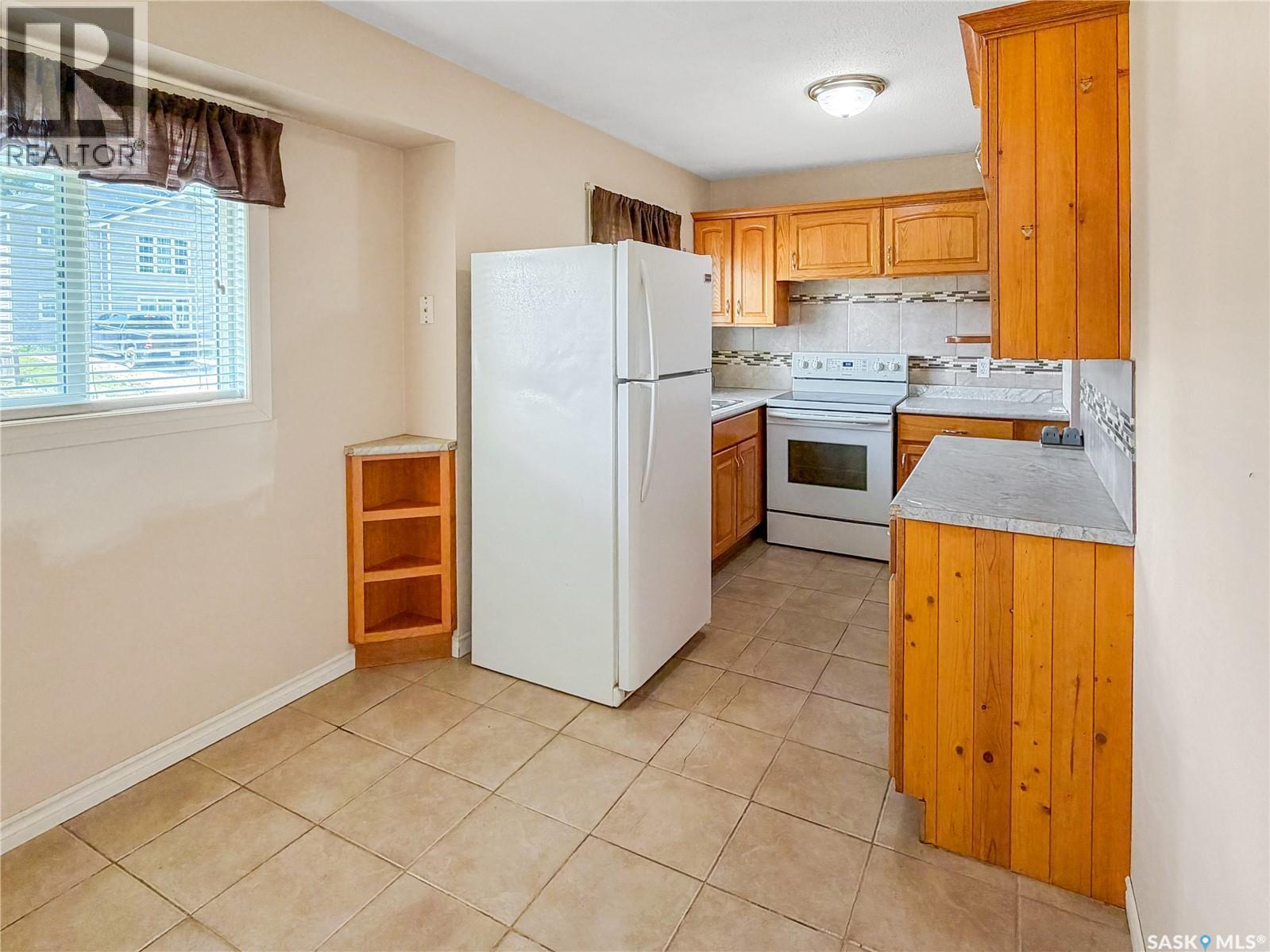 1982 13Th Street W, Prince Albert, SK - Indoor Photo Showing Kitchen