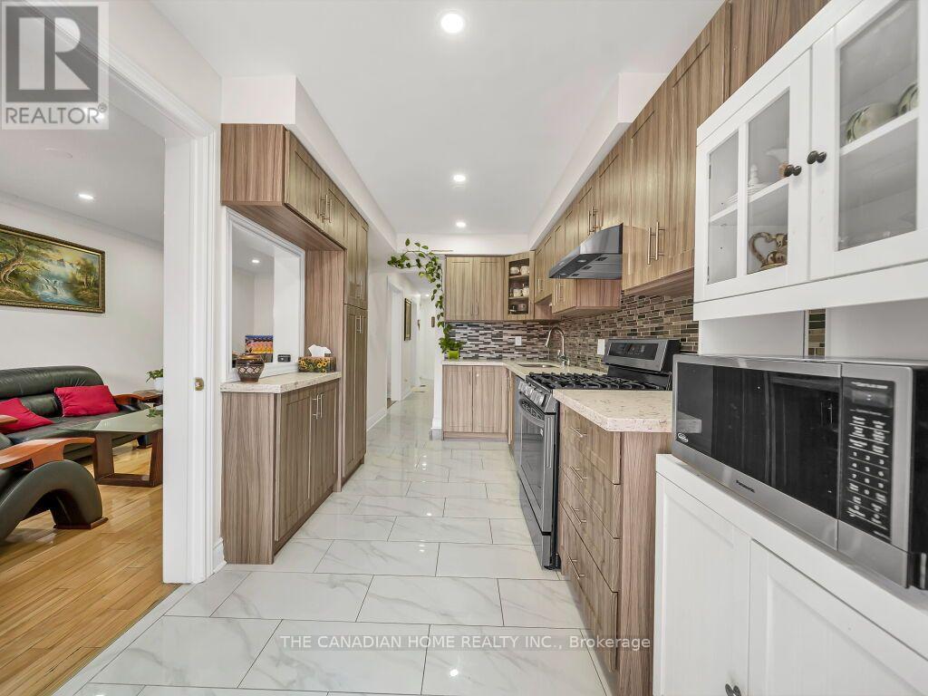 5244 Cinnamon Road, Mississauga, ON - Indoor Photo Showing Kitchen With Upgraded Kitchen