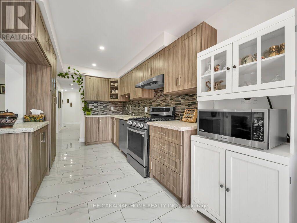 5244 Cinnamon Road, Mississauga, ON - Indoor Photo Showing Kitchen
