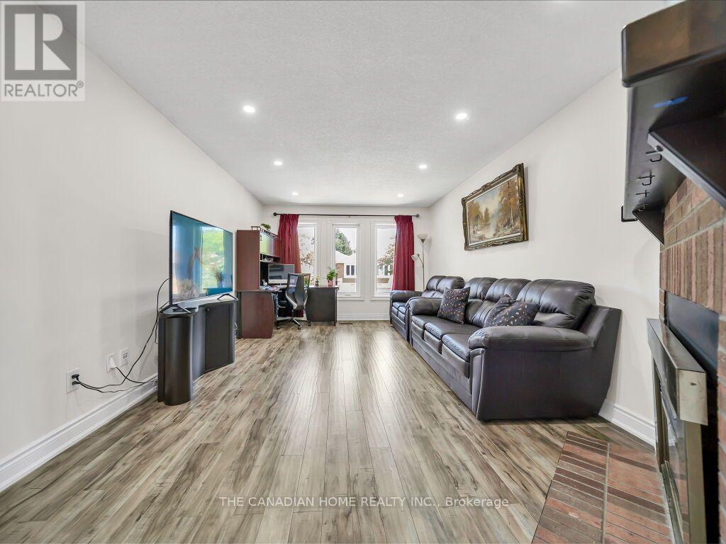 5244 Cinnamon Road, Mississauga, ON - Indoor Photo Showing Living Room