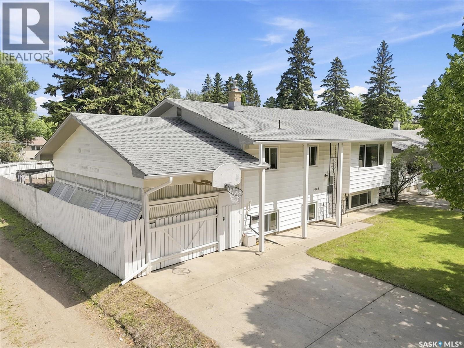 1009 East Centre, Saskatoon, SK - Outdoor