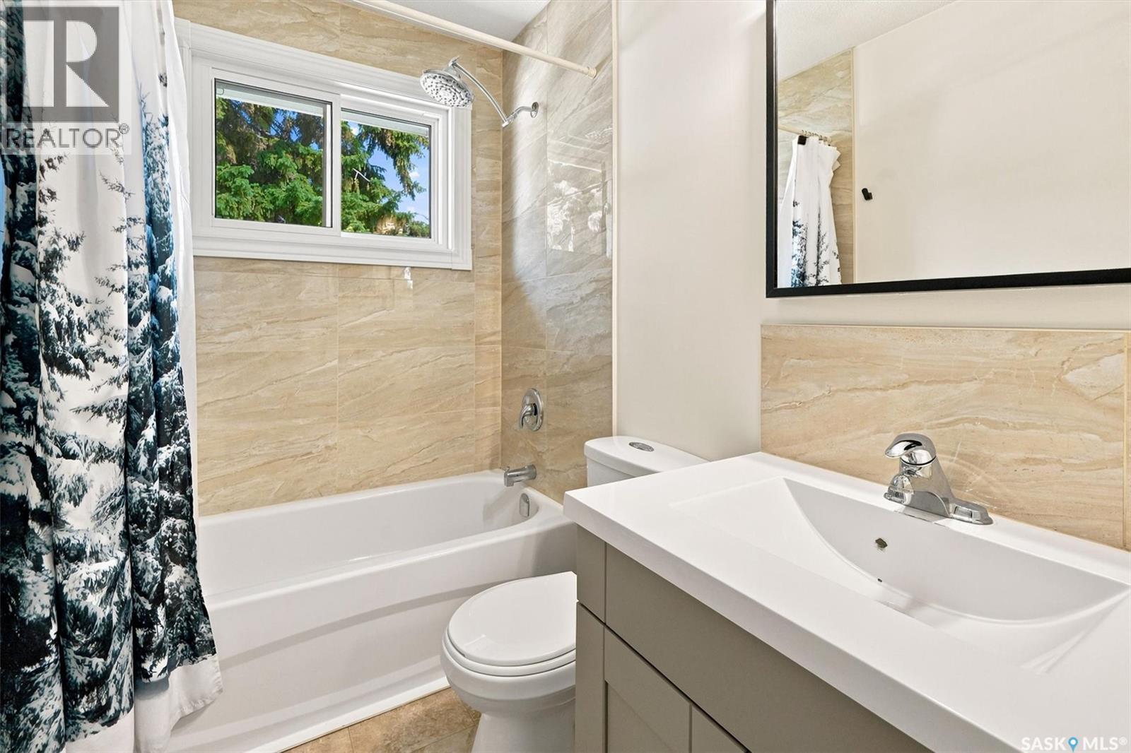 1009 East Centre, Saskatoon, SK - Indoor Photo Showing Bathroom