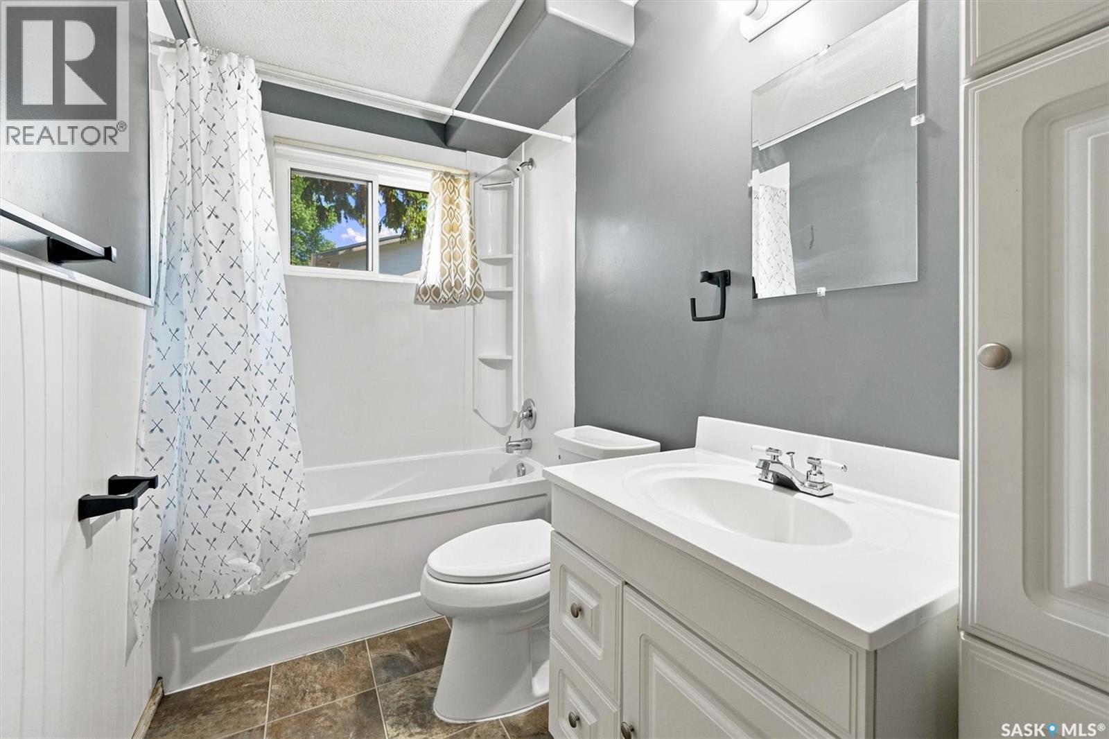 1009 East Centre, Saskatoon, SK - Indoor Photo Showing Bathroom