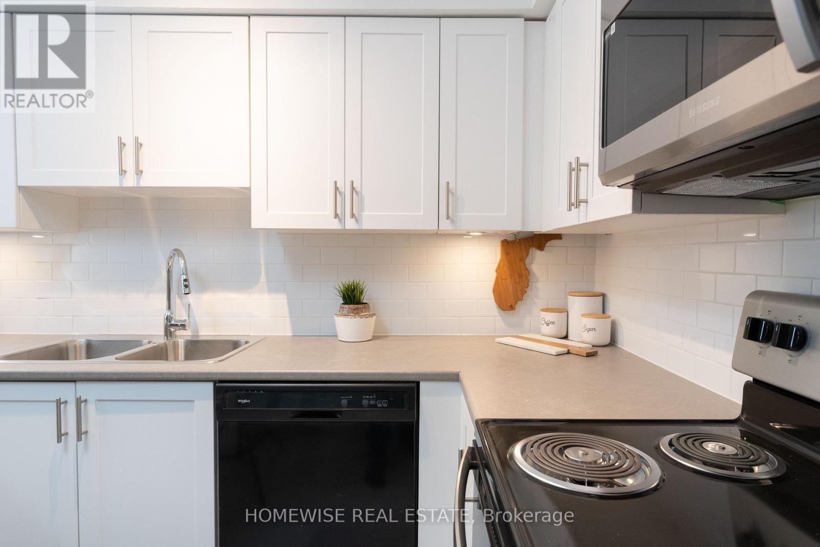 D6 - 240 Ormond Drive, Oshawa, ON - Indoor Photo Showing Kitchen With Double Sink