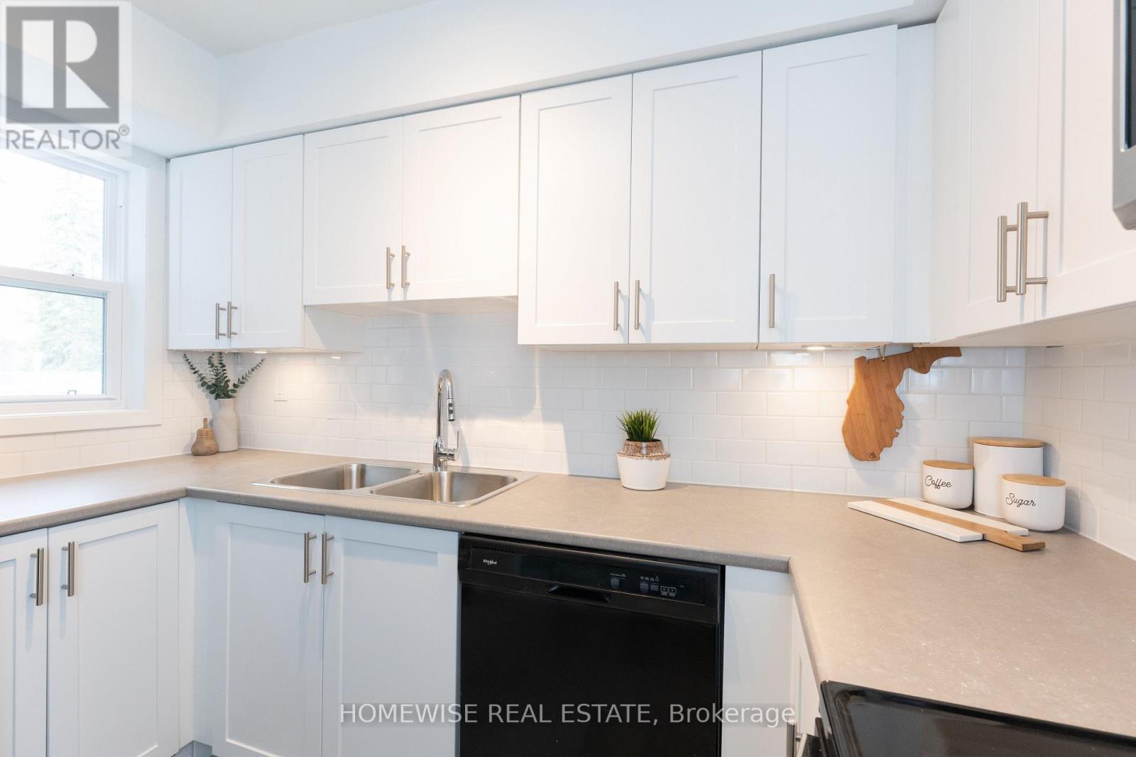 D6 - 240 Ormond Drive, Oshawa, ON - Indoor Photo Showing Kitchen With Double Sink