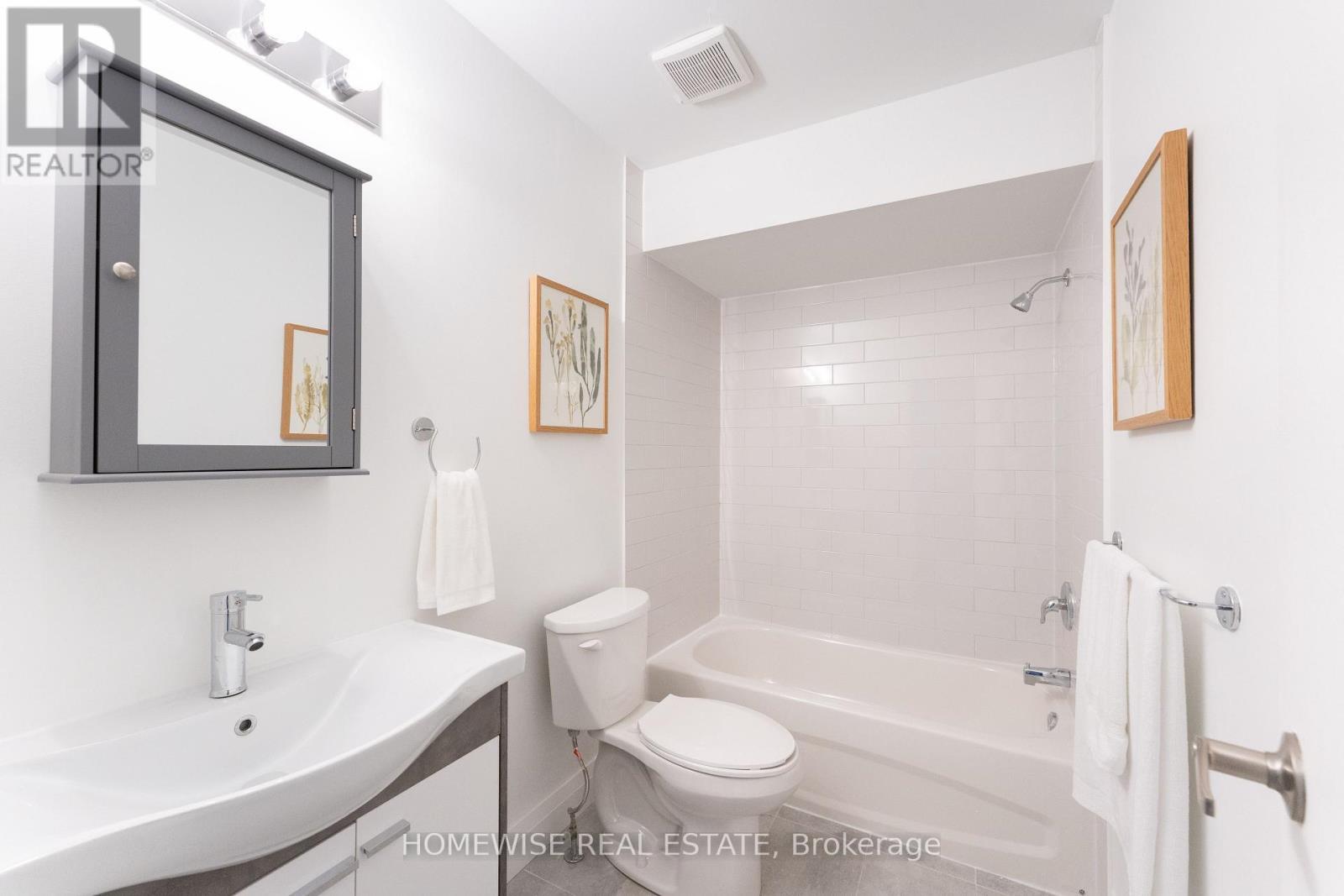D6 - 240 Ormond Drive, Oshawa, ON - Indoor Photo Showing Bathroom