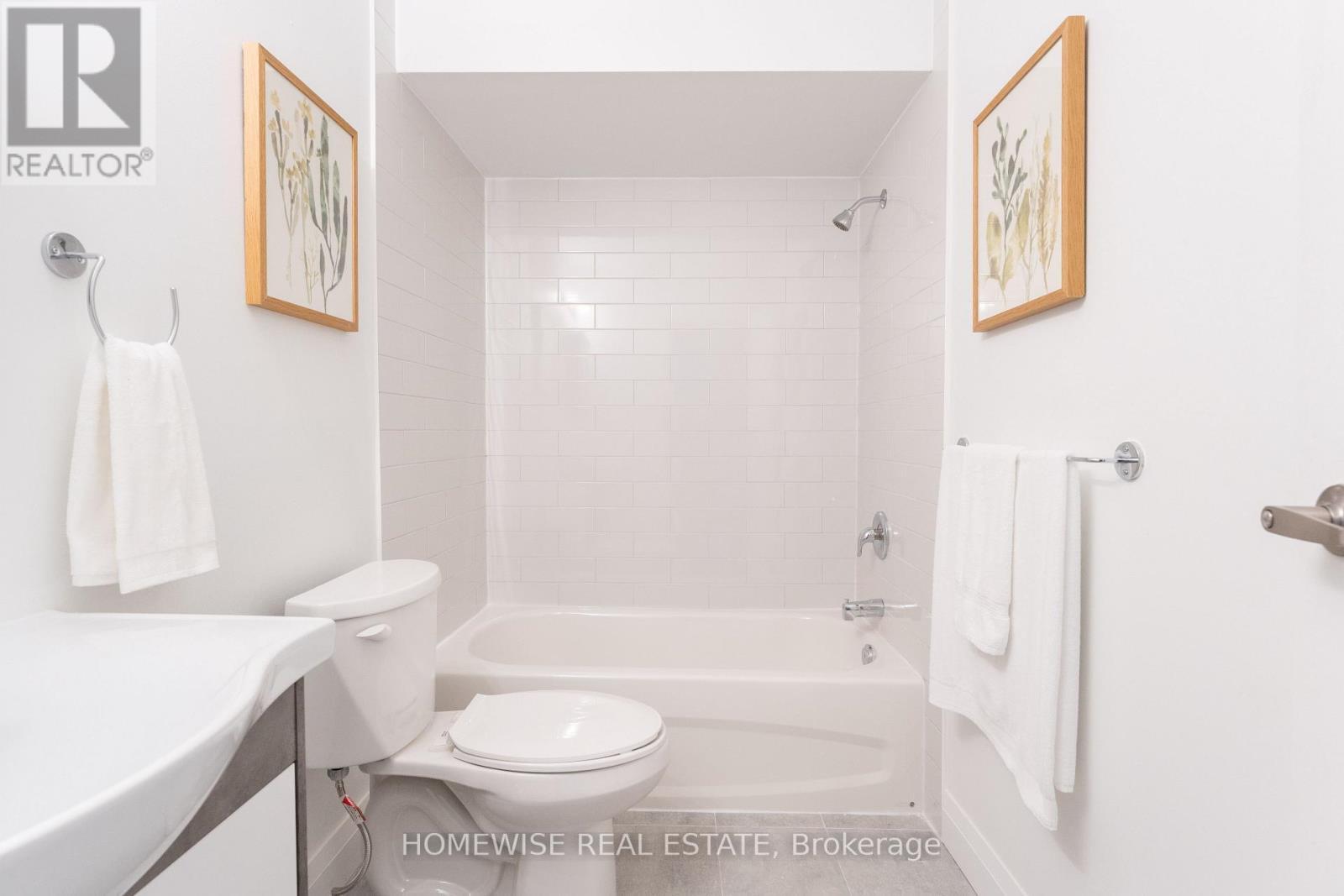 D6 - 240 Ormond Drive, Oshawa, ON - Indoor Photo Showing Bathroom