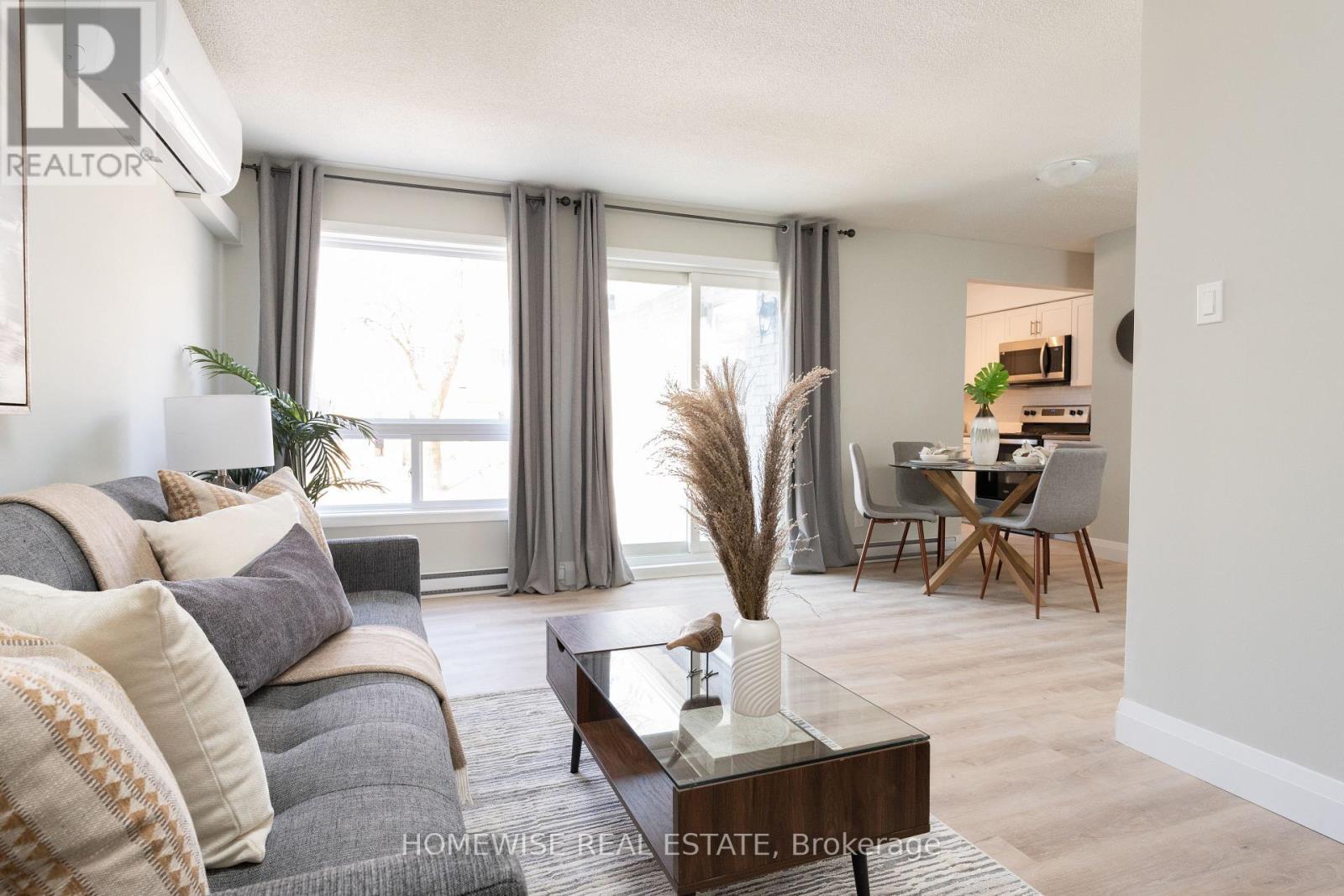 D6 - 240 Ormond Drive, Oshawa, ON - Indoor Photo Showing Living Room