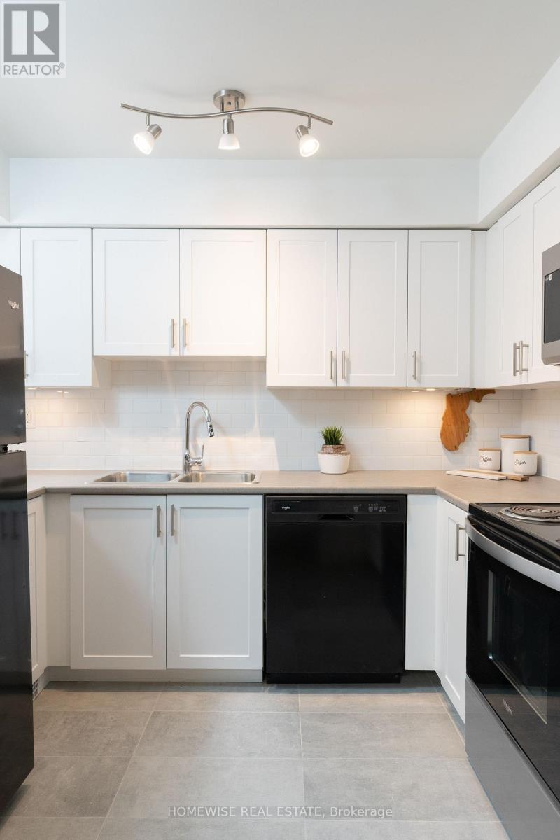 D6 - 240 Ormond Drive, Oshawa, ON - Indoor Photo Showing Kitchen With Double Sink