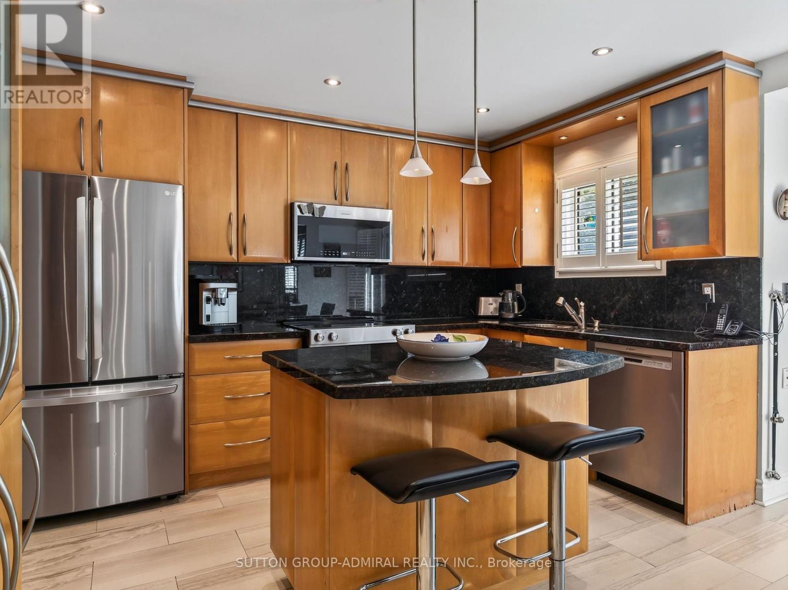 99 Dundurn Crescent, Vaughan, ON - Indoor Photo Showing Kitchen With Stainless Steel Kitchen